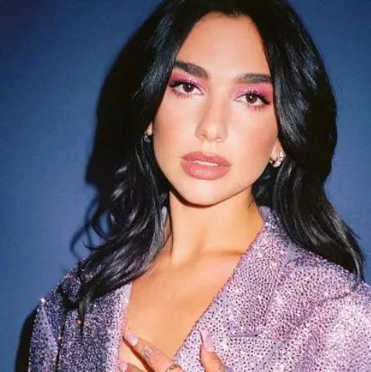 Ünlü Şarkıcı Dua Lipa'nın Arnavutluk Tatilinden Hayranlık Yaratacak Pozlar