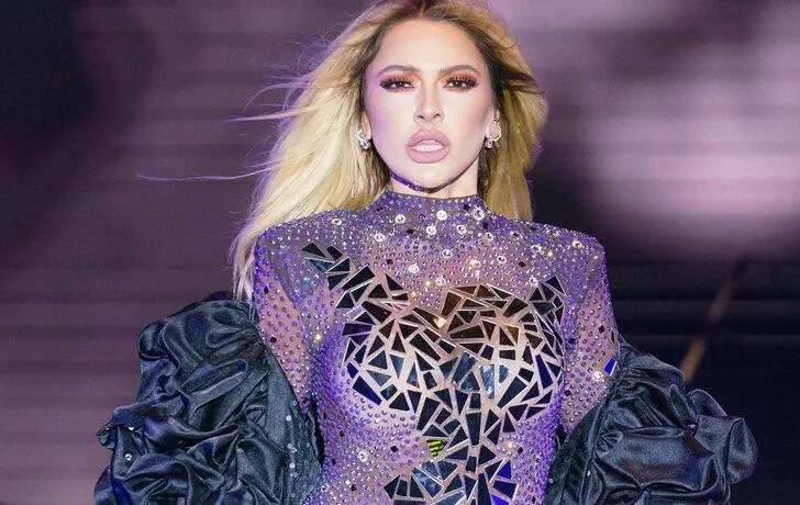 Hadise'nin Tekne Pozlarına Beğeni Yağdı!