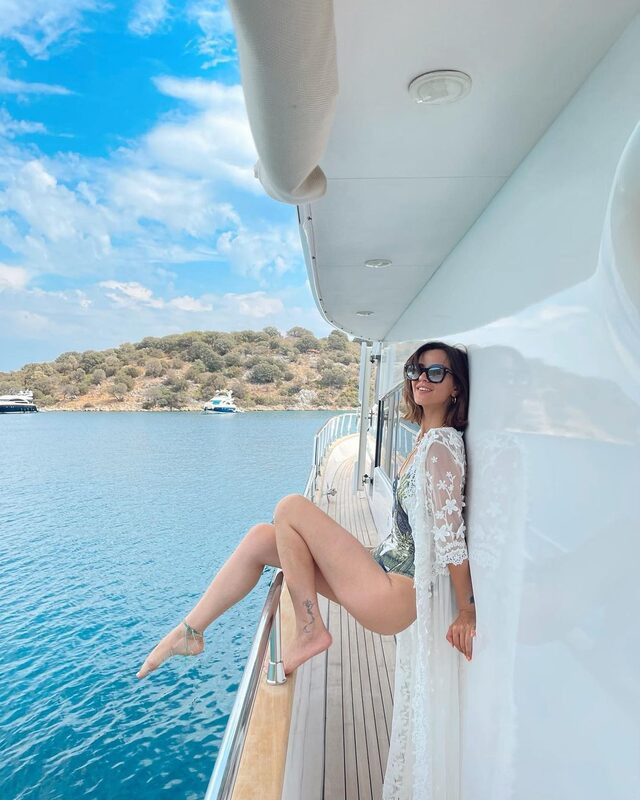 İrem Helvacıoğlu'ndan Tekne Pozu: Yaz Şimdi Başlıyor