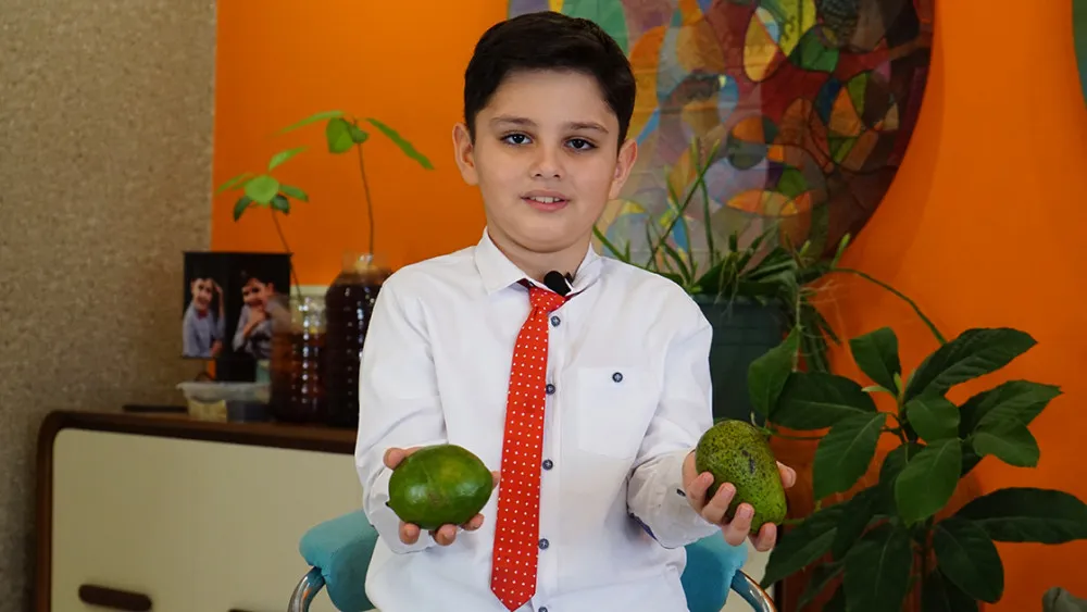 Minik Doğasever Tropikal Meyve Tohumlarıyla Çevresine Doğa Sevgisi Aşılıyor