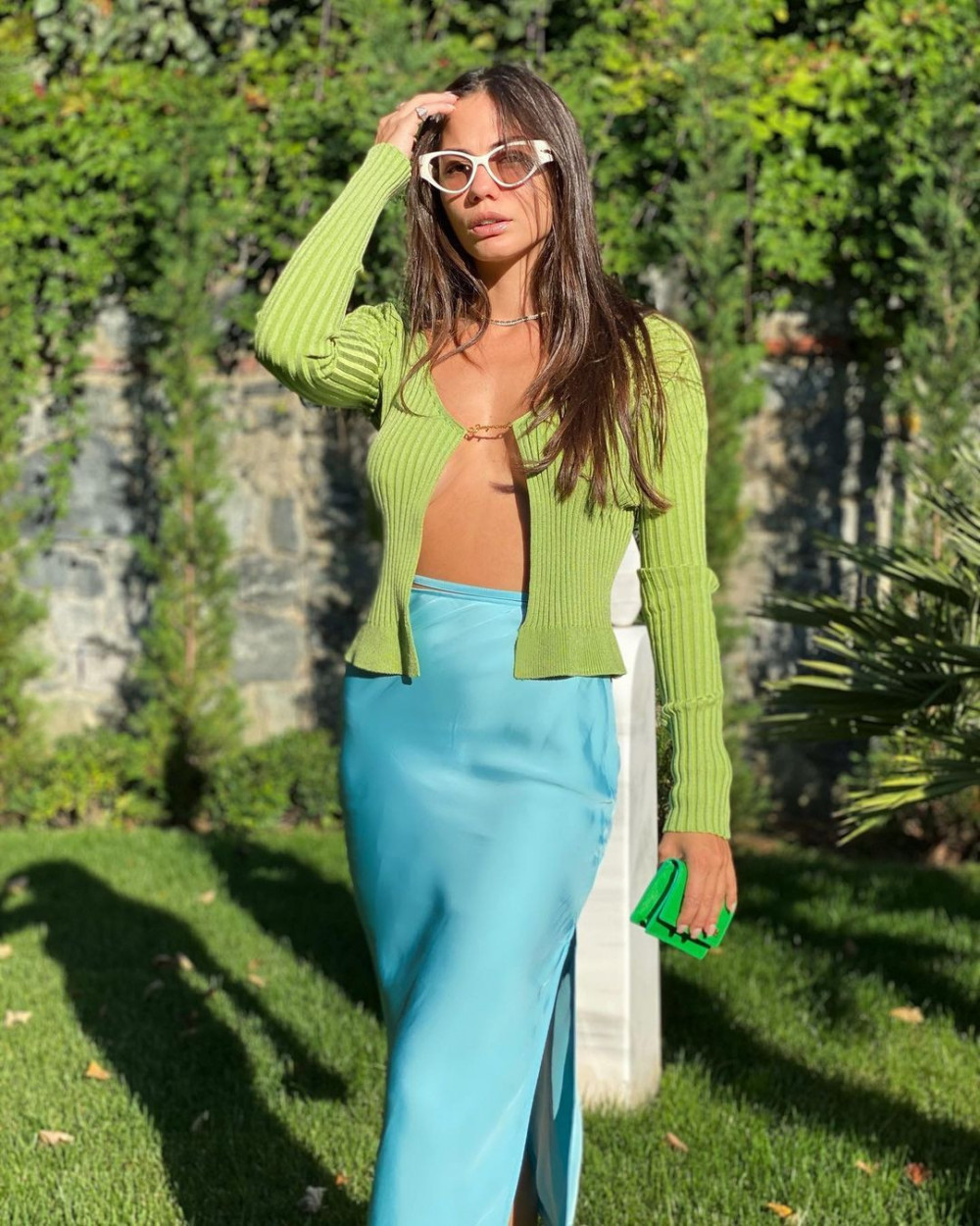 Demet Özdemir'in Tekne Pozları Sosyal Medyayı Salladı!