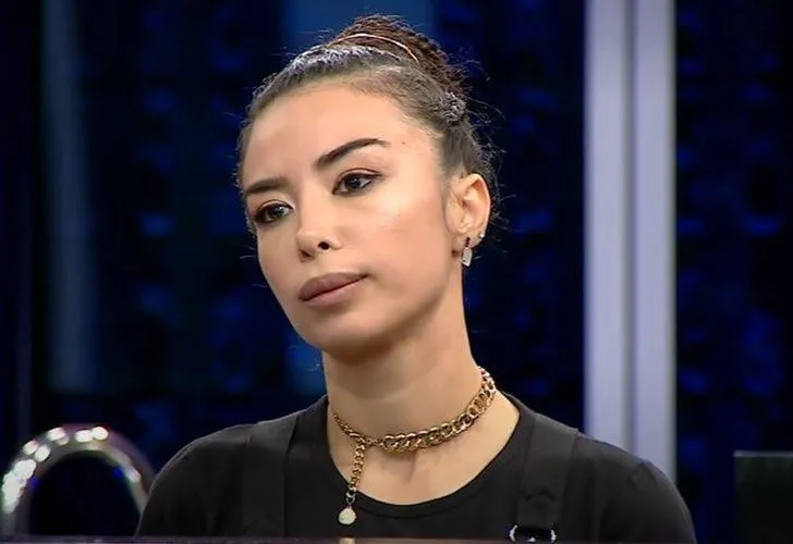MasterChef Burcu Yakışıklı Eşiyle Poz Verdi