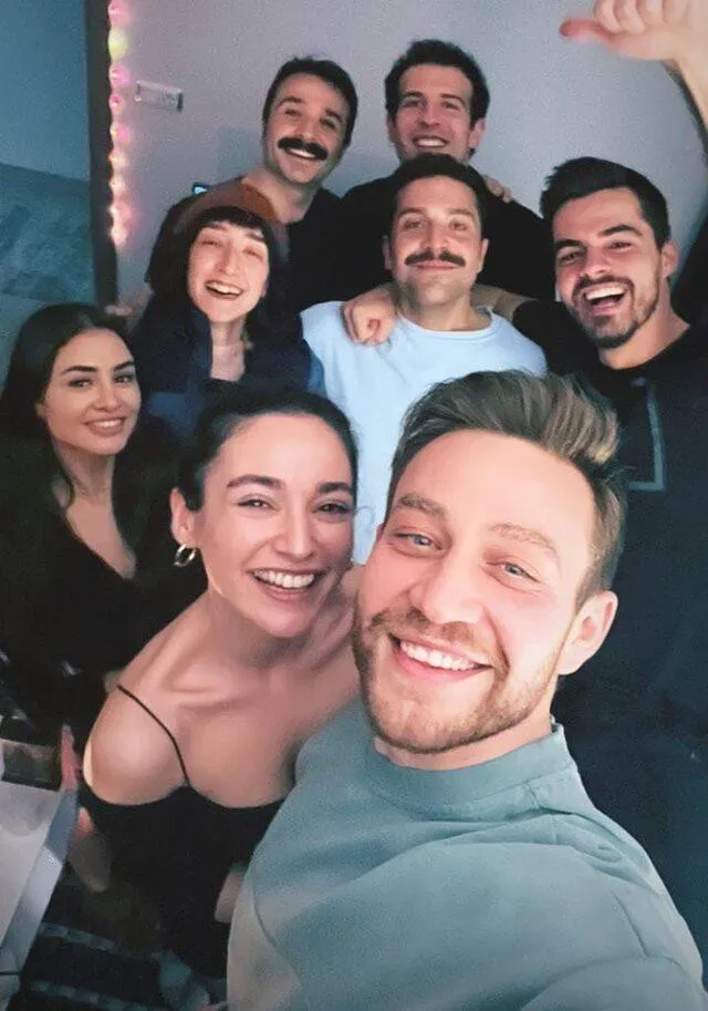 Gönül Dağı'nın Yıldızları Hazal Çağlar ve Berk Atan'dan Sarmaş Dolaş Poz