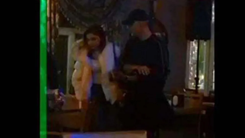Özcan Deniz'in İranlı Genç Sevgilisi Pozları İle Olay Oldu