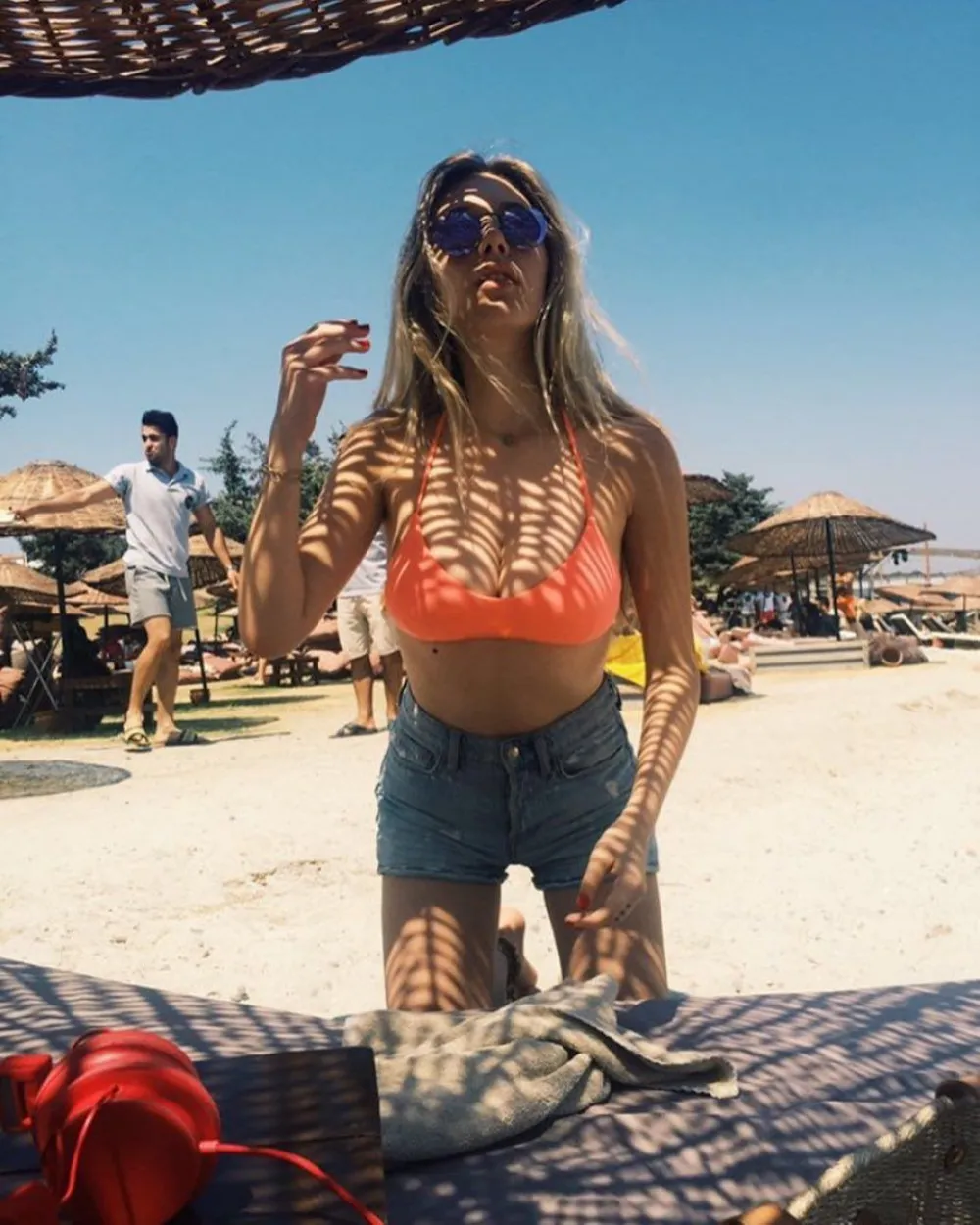 Yasmin Erbil Yatak Odasından Paylaştı: Pozları Instagram'ı Salladı