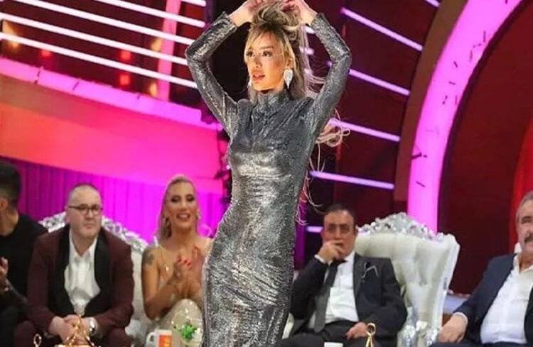 Alişan Oryantalden Daha Rahat Giyinen Şarkıcılar Diye Kimleri Kastetti