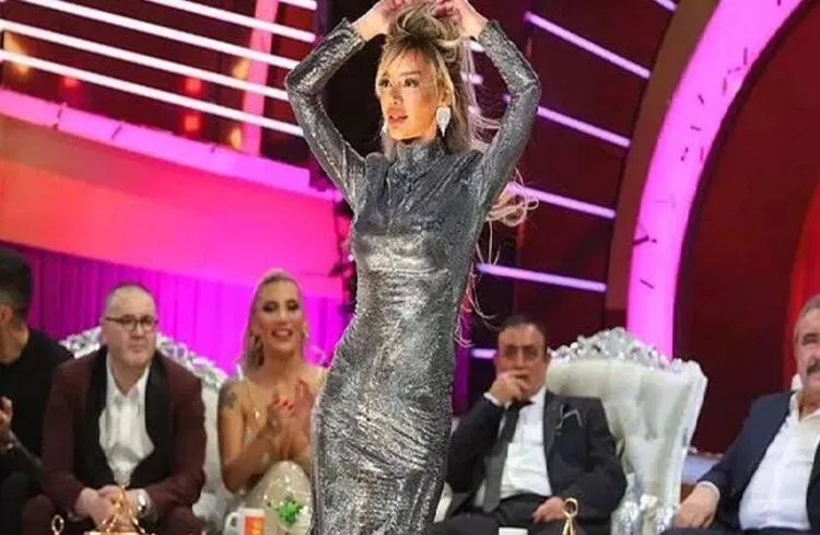 Alişan Oryantalden Daha Rahat Giyinen Şarkıcılar Diye Kimleri Kastetti