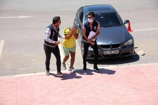 Genç Kızı Tacizden Korumak İsteyen Adam 5 Yerinden Bıçaklandı