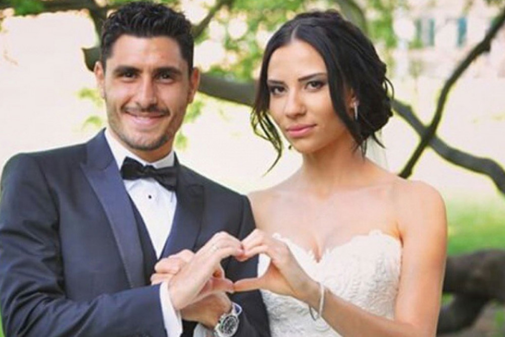 Eski Futbolcu Özer Hurmacı Eşini Hastanelik Etti