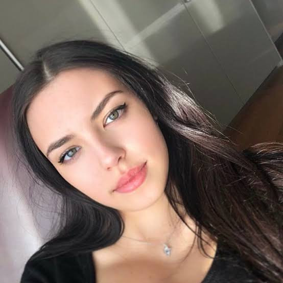 Aygün Aydın'dan Seren Serengil'e: Sahnesine Yumurta Atmak İstiyorum