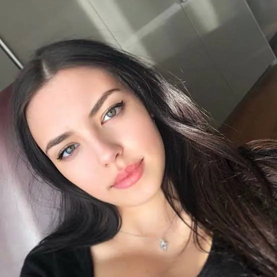 Aygün Aydın'dan Seren Serengil'e: Sahnesine Yumurta Atmak İstiyorum