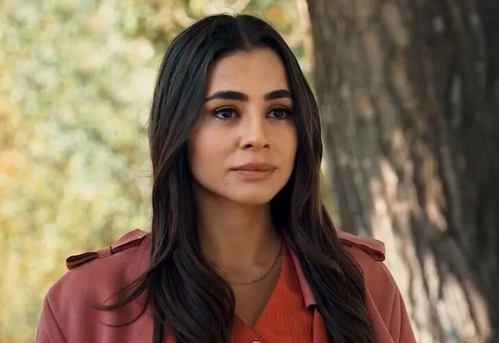 Gönül Dağı'nın Asuman'ı Hazal Çağlar'ın Kız Kardeşi Güzelliği ile Büyüledi