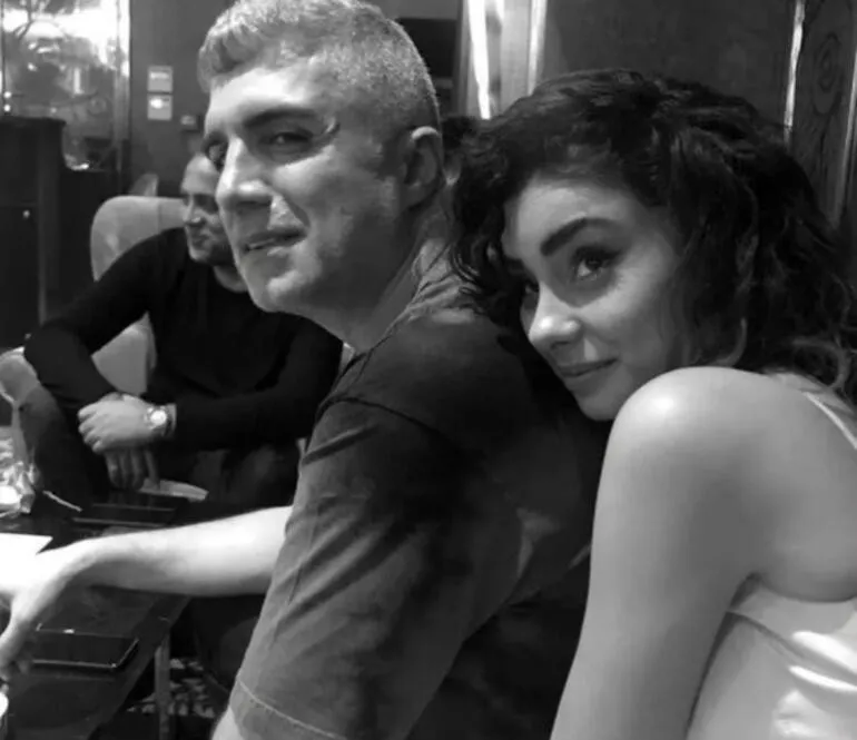 Özcan Deniz'in Genç Aşkı Samar Dadgar'dan Romantik Poz