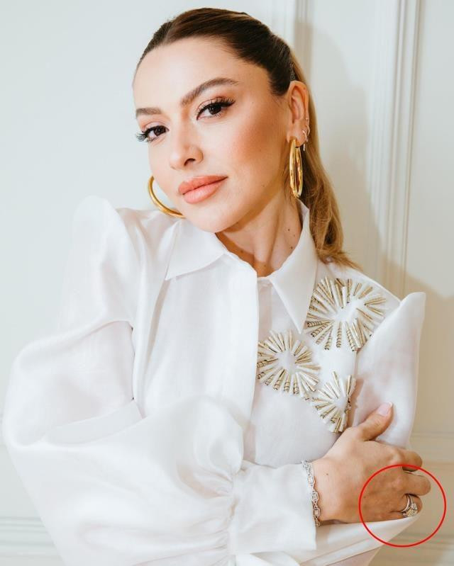Sessiz Sedasız Nişanlanan Hadise'den İddialı Pozlar!