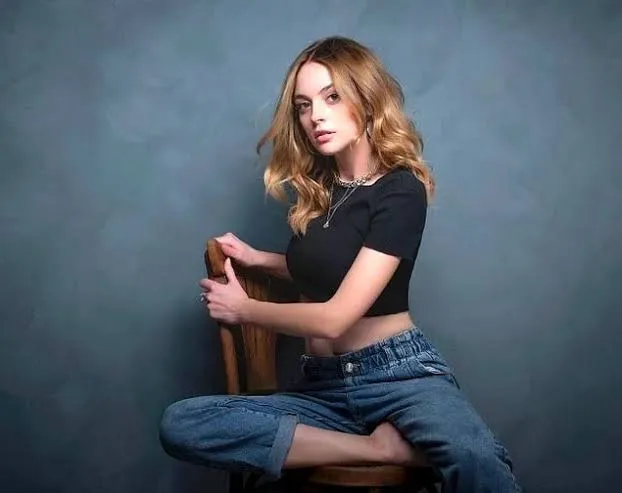 Sadakatsiz'in Derin'i Melis Sezen Bornozuyla Dışarı Çıktı