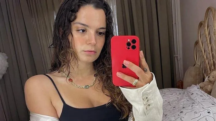 Aslı Bekiroğlu Cesur Kıyafetiyle Yürek Hoplattı
