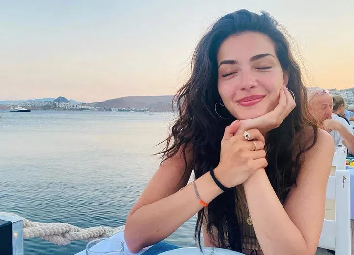 Melisa Aslı Pamuk'un İç Çamaşırı Reklamına Tepki: Arabistan mı Burası?
