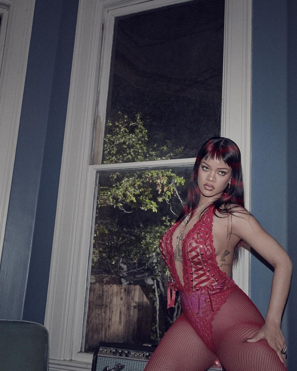 Rihanna'nın Cesur Hamilelik Pozları Olay Yarattı!