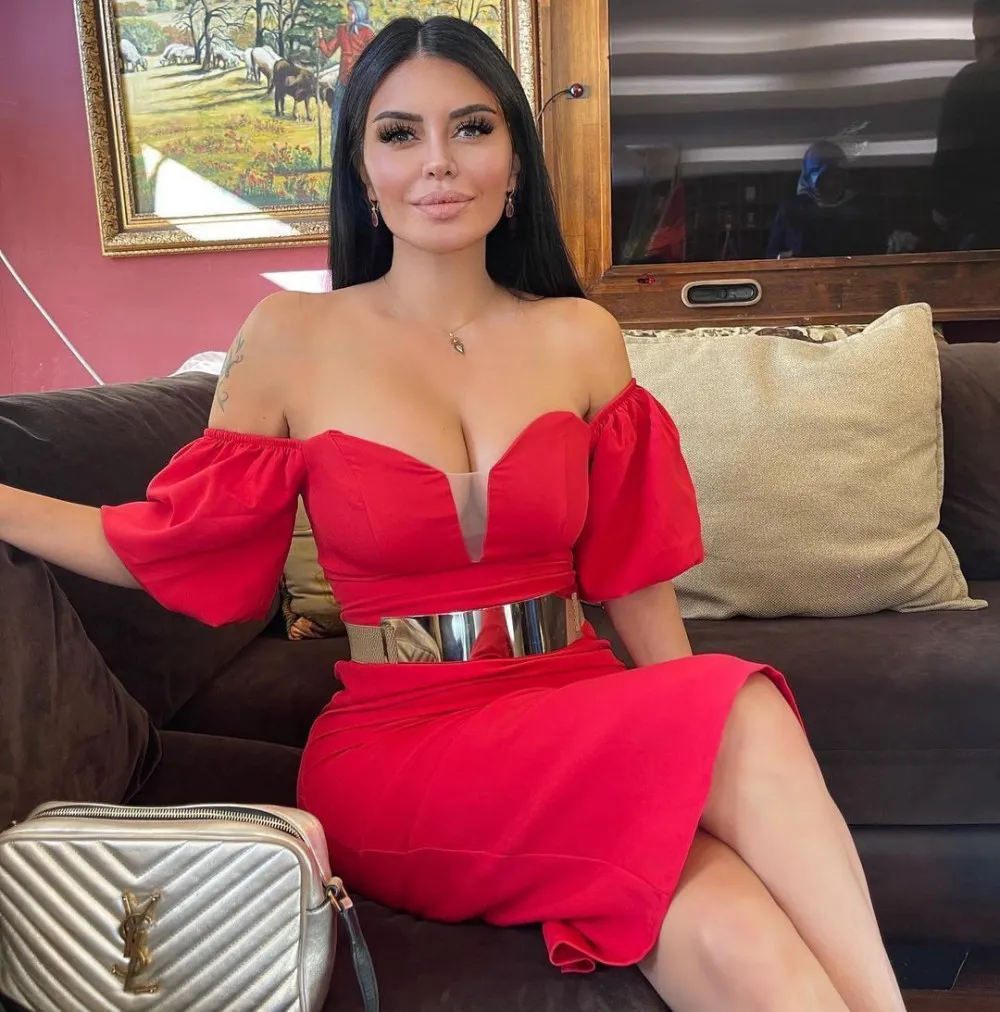 Ebru Polat, Sevgilisinin Ayaklarını Yıkadığı Anları Paylaştı