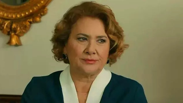 Bergüraz Korel'in Annesi Hülya Darcan Kaç Yaşında? Hangi Dizilerde Oynadı?