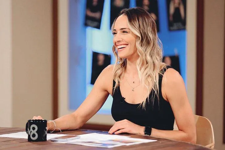 Survivor Yorumcusu Damla Can Amuda Kalktığı Pozlarla Sınırları Zorladı