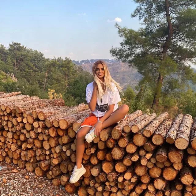 Hakan Hatipoğlu'nun Kardeşi Güzelliği İle Mest Etti