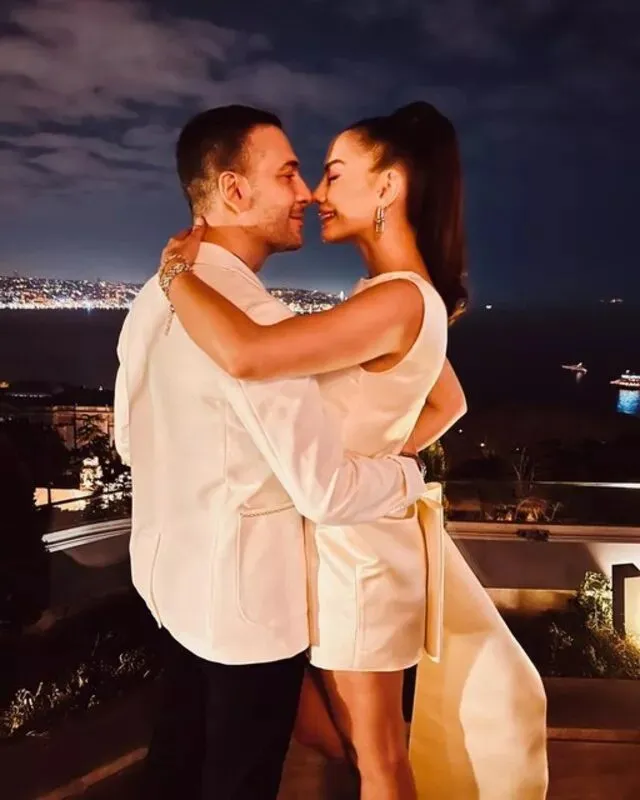 Demet Özdemir Aşka Geldi