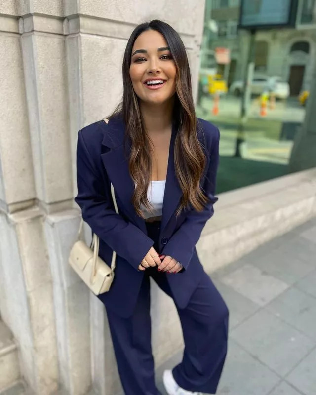 Gizem Hatipoğlu'nun Mini Şortlu Pozuna Yorum Yağdı