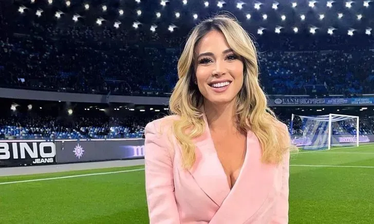 Diletta Leotta Mini Elbisesiyle Sosyal Medyayı Salladı