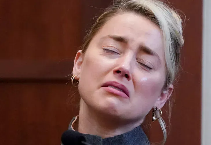 Amber Heard Ağlayarak Yalanını İtiraf Etti!