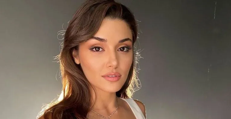 Hande Erçel'in El Turco Dizisindeki Partneri Kim Olacak?
