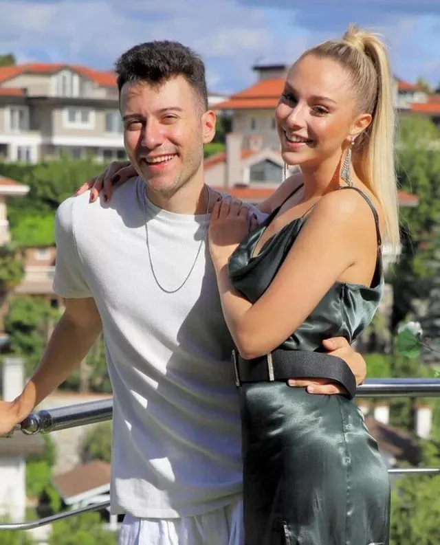 Enes Batur'un Eski Sevgilisinden Nihat Hatipoğlu'na İlginç Soru