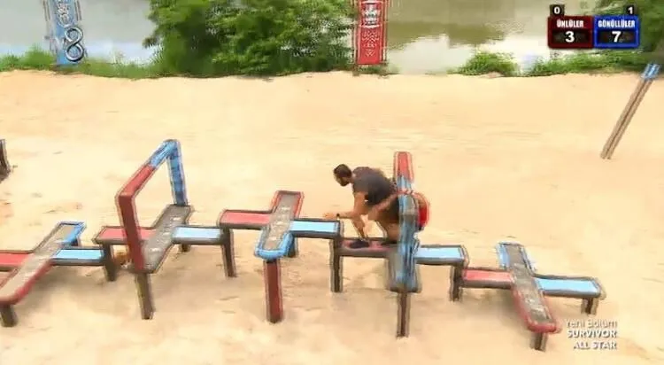 Survivor'da Ünlüler ile Gönüllüler Arasında Kıyasıya Rekabet