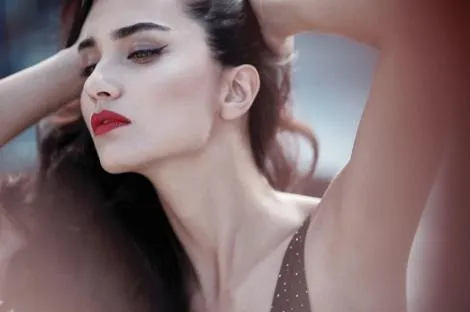 TUBA BÜYÜKÜSTÜN'DEN ÇARPICI POZLAR!