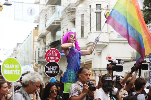GAY, LEZBİYEN, TRANS YÜRÜYÜŞÜ