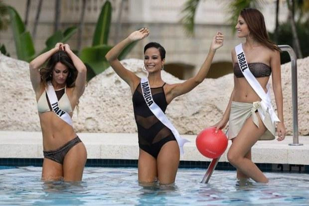 Kainat Güzelleri bikini turuna çıktı