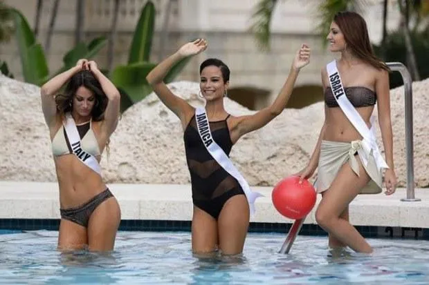Kainat Güzelleri bikini turuna çıktı