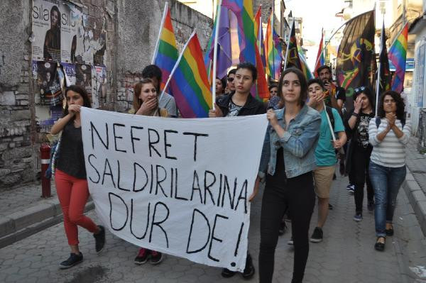 Gay, Lezbiyen ve Translardan saldırılara protesto