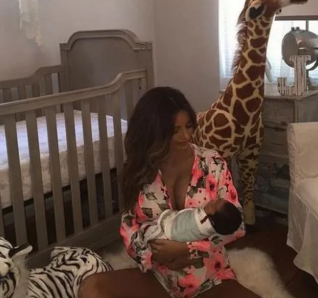 Instagram güzelleri Sarah ve Carrie tatilde