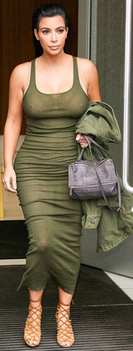 Ünlülerde yeni moda sütyen yok!