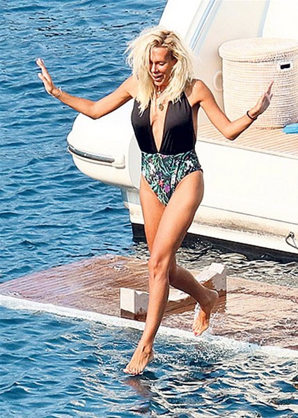 HANDE DEMİR ACAR