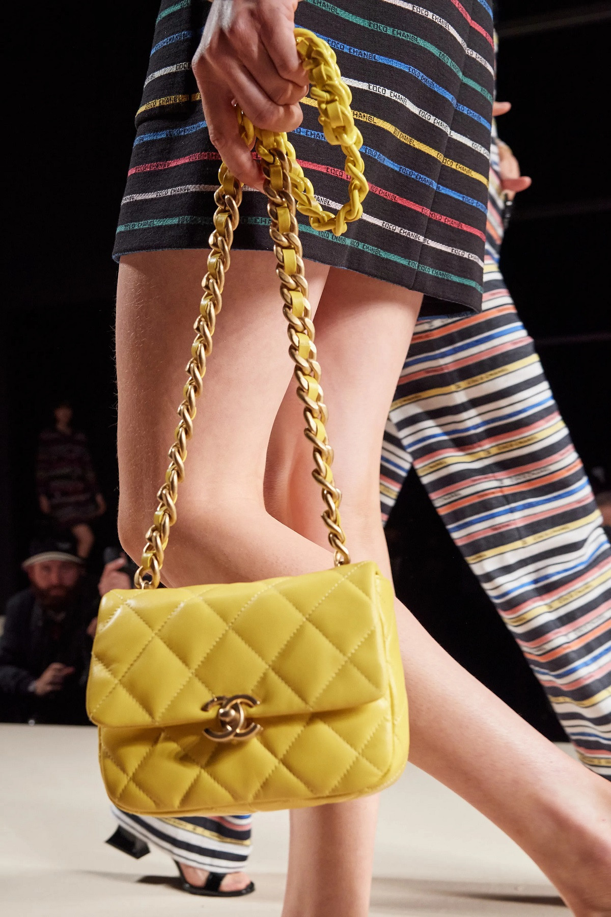 Moda Devi Chanel Sosyetik Rus Kadınlara 8 Bin 250 Euroluk Lüks Çantaları Satmama Kararı Aldı - Resim: 2