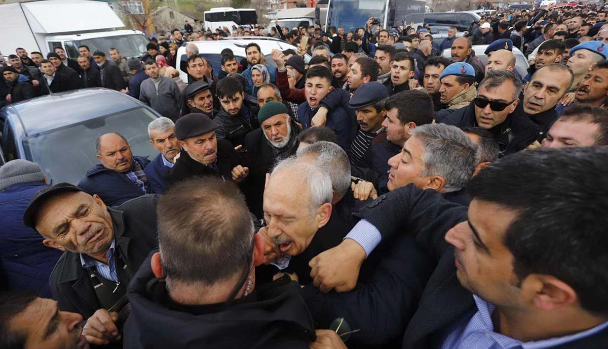 Sosyal medya adalet arayışının adresi oldu, sokaklar mahkeme - Resim: 2