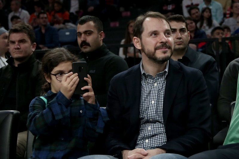 Berat Albayrak kızı ve oğluyla All-Star'ı izledi - Resim: 1