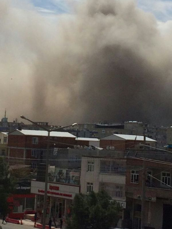 Son dakika haberleri: Diyarbakır Bağlar'da şiddetli patlama: Ambulanslar olay yerine gidiyor - Resim: 1