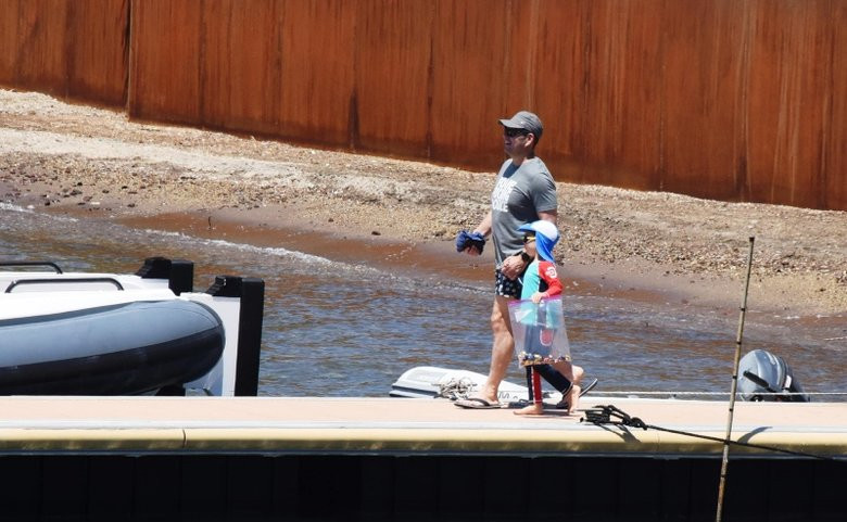 Rus milyarder sahili kapattı: Çalışanlara 7 bin 500 lira bahşiş bıraktı - Resim: 1