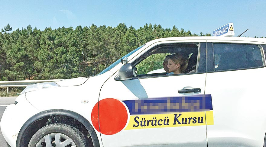 Leyla Tanlar stop ettirdi trafiği tıkadı - Resim: 1