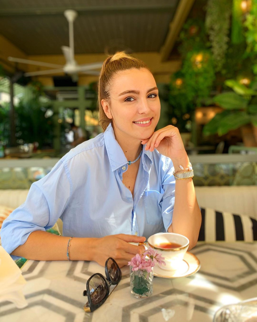 Çiğdem Batur doğaya saygılı elbisesiyle göz kamaştırdı - Resim: 1