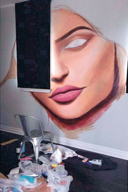 3 milyon dolarlık malikanesinin tavanı aktı! - Resim: 1