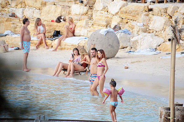 Salih Bademci ve eşi İmer Özgün aşk tatilinde - Resim: 1